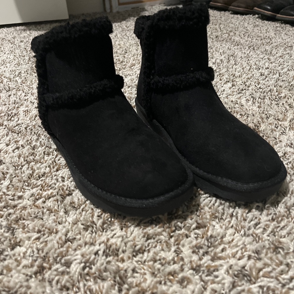 Black short boots